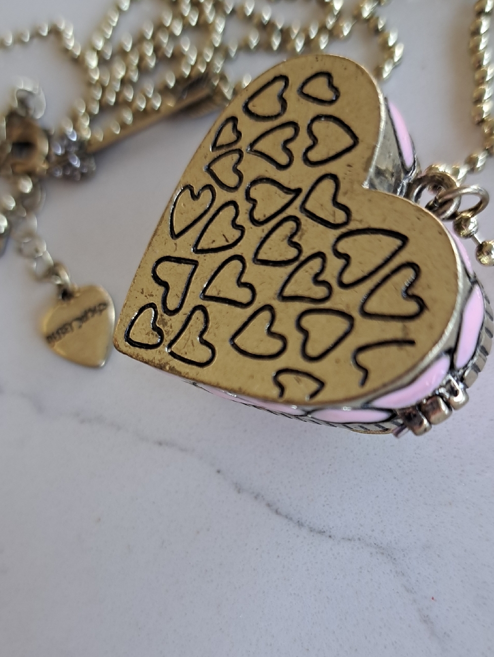 SALE...Sm Defect RARE Betsey! Hinge Jiggles a Bit - Picture 4 of 5